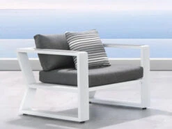 Alu Loungesessel Lovina White -Gartenmöbel Verkäufe aluminium loungeset lovina white sessel ambientebild 627x627