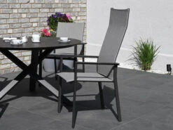 Alu Stapelsessel Trivento Highback Anthrazit|light-smoke -Gartenmöbel Verkäufe aluminium stapelsessel hoch trivento highback anthrazit light smoke ambientebild 1 627x627