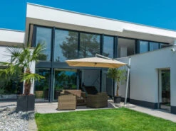 SOMBRANO® S+ Individual Ampelschirm Stoffqualität 4 -Gartenmöbel Verkäufe glatz sombrano individual ambientebild 1 627x627