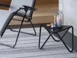 Lafuma Vogue Beistelltisch Alu Stahl Perforiert Farbe Noir -Gartenmöbel Verkäufe lafuma vogue beistelltisch fuer relaxliegen farbe noir ambientebild 2 627x627