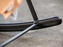 Odea Schaukelsessel Schwarz Matt Kordel Pepper -Gartenmöbel Verkäufe odea schaukelsessel garten schaukelstuhl outdoor odea schwarz matt pepper ambientebild 4 627x627