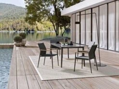 Carla Stapelsessel Alu Anthracite Softex Coal Teak-Armlehne -Gartenmöbel Verkäufe solpuri carla stapelsessel anthracite softex coal ambientebild 627x627