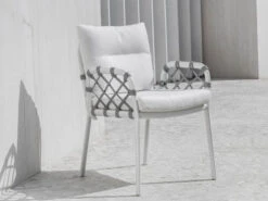 Caro Dining-Sessel Alu White String-Flex White Grey -Gartenmöbel Verkäufe solpuri caro dining sessel white ambientebild 1 627x627
