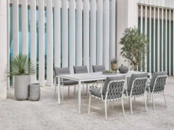 Caro Dining-Sessel Alu White String-Flex White Grey -Gartenmöbel Verkäufe solpuri caro dining sessel white ambientebild 2 627x627