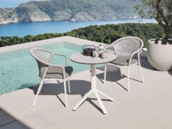 Jooy Stapelsessel String-Flex White Inkl. Sitz-Polster Anthracite -Gartenmöbel Verkäufe solpuri jooy stapelsessel alu white ambientebild 4 627x627