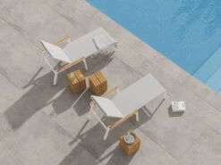 Spa Liege Rollenliege Alu -Gartenmöbel Verkäufe solpuri spa liege rollenliege gartenliege alu white teakholz armlehnen ambientebild 2 627x627