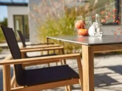 Safari Stapelsessel Teak Softex Coal -Gartenmöbel Verkäufe solpuri stapelsessel safari ambientebild 627x627