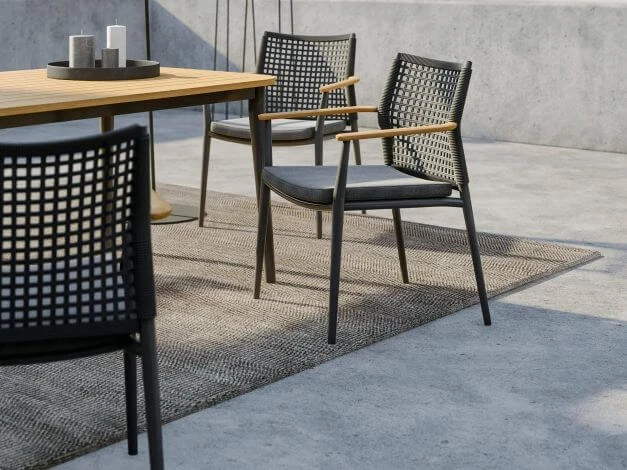 Vera Stapelsessel Anthracite Mit Teak-Armlehne Inkl. Kissen 4 Vera Stapelsessel Anthracite Mit Teak-Armlehne Inkl. Kissen – Bild 2