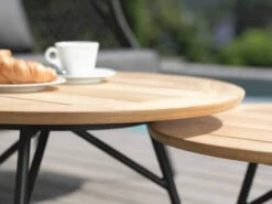 Frida Beistelltisch Alu Schwarz Matt Teakholz Ø65x42cm -Gartenmöbel Verkäufe stern frida beistelltisch alu teakholz 415550 4415551 detailbild 1 627x627