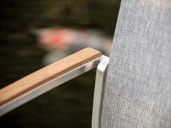 Stapelsessel Mika Teak Edelstahl Textilenbezug Leinen Grau 16 Stapelsessel Mika Teak Edelstahl Textilenbezug Leinen Grau -Gartenmöbel Verkäufe stern mika edelstahl teakarmlehnen ambientebild 3 627x627