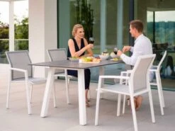 Stapelsessel Kari Alu Weiß Mit Textilenbezug Silber -Gartenmöbel Verkäufe stern stapelsessel kari weiss silber ambientebild 627x627