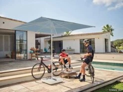 TWIST Matt Weiss Individual Sonnenschirm Stoffqualität 4 -Gartenmöbel Verkäufe twist sonnenschirm glatz matt weiss ambientebild 2 627x627